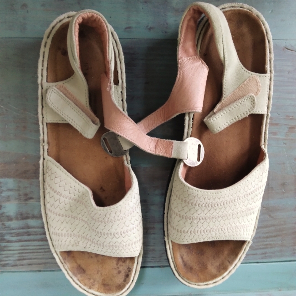 Naot sandals 👡